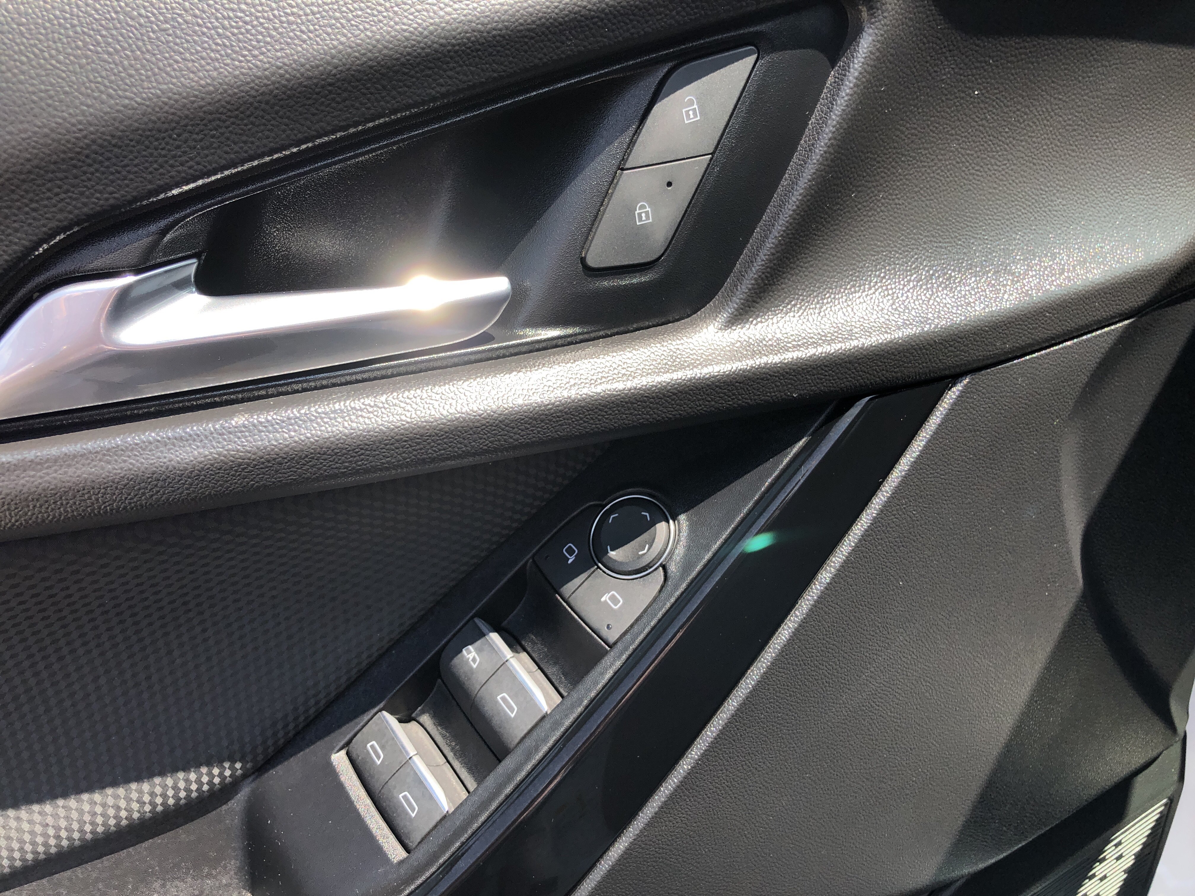 Used 2025 Chevrolet Equinox RS AWD/4WD image 12