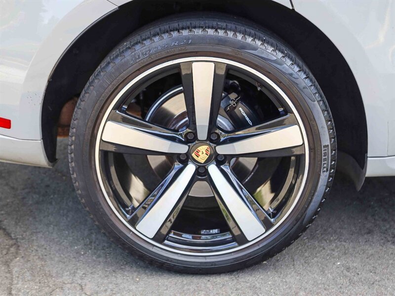 Used 2023 Porsche Macan w/ Premium Package Plus AWD/4WD image 13