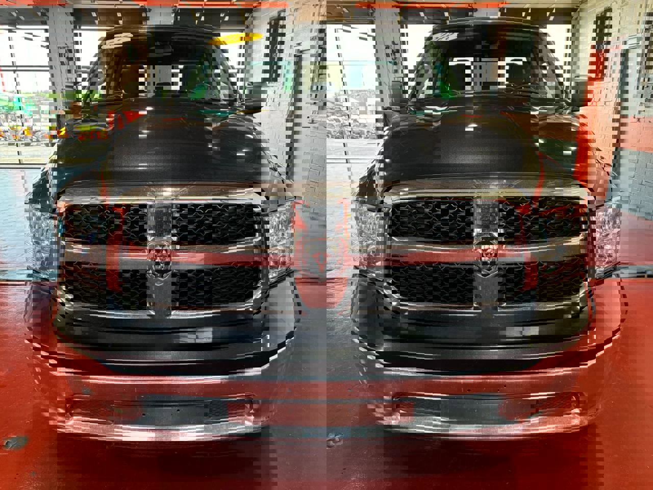 Used 2016 RAM 1500 Classic SLT image 3