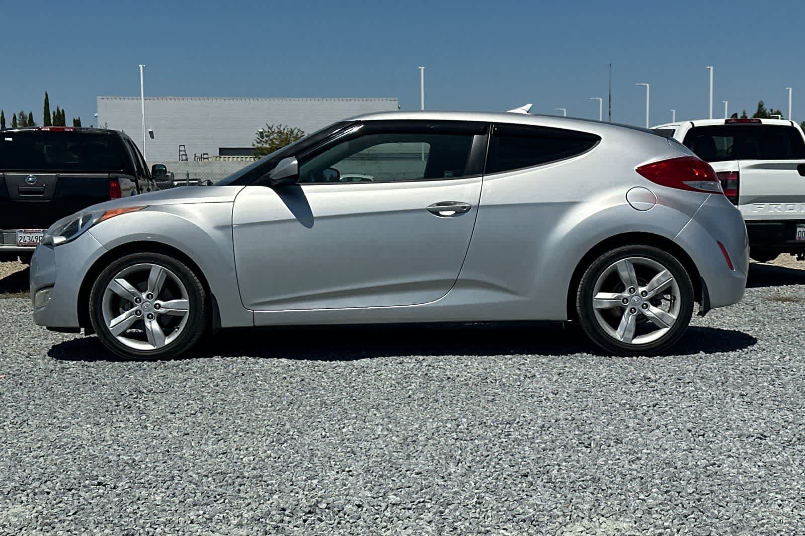 Used 2015 Hyundai Veloster FWD image 6
