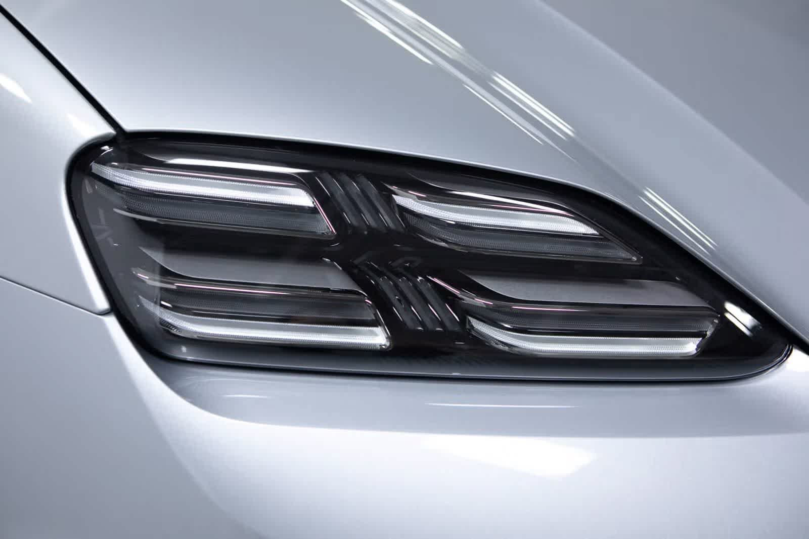Certified 2026 Porsche Macan 4S Electric AWD/4WD image 16