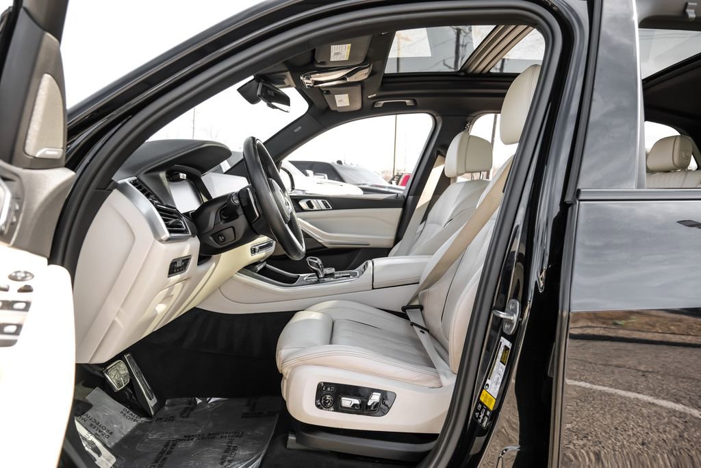 Used 2022 BMW X5 M50i w/ Executive Package image 38