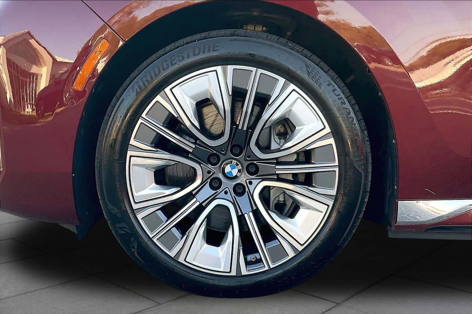 Used 2023 BMW i7 xDrive60 AWD/4WD image 10
