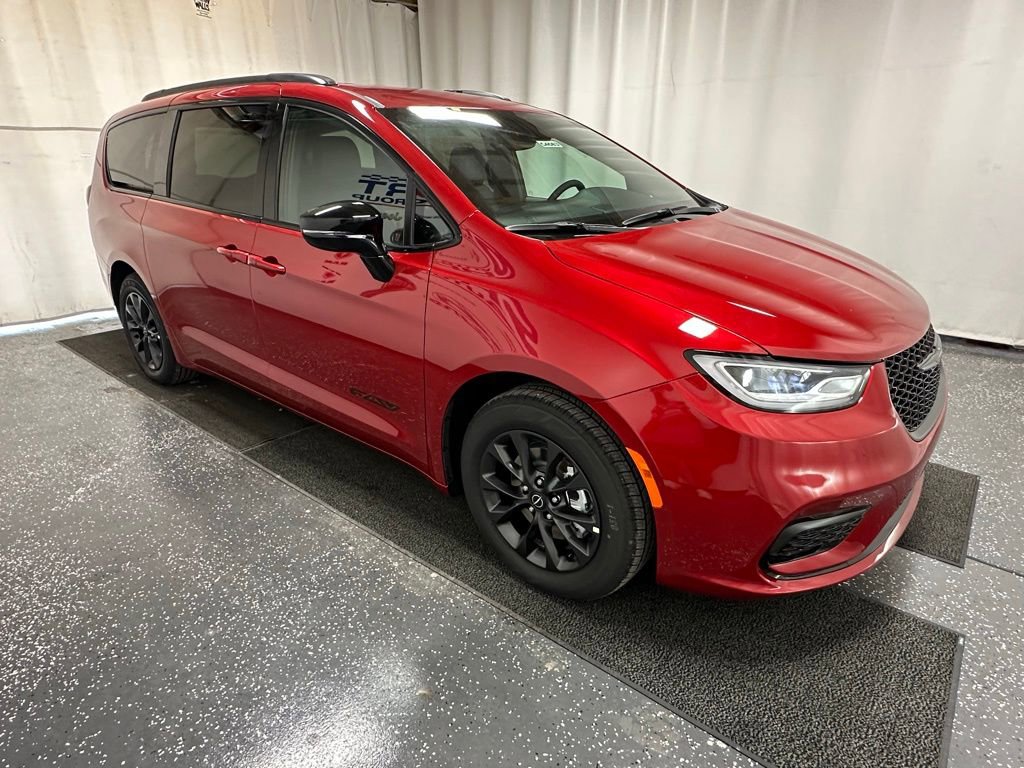 New 2025 Chrysler Pacifica Select w/ Fav Edition Package video 2