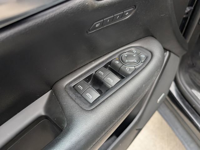 Used 2018 Cadillac XT5 Luxury w/ Driver Awareness Package image 16