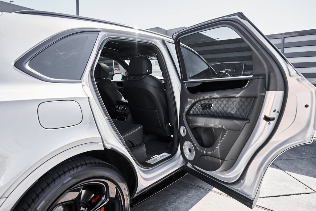Used 2025 Bentley Bentayga AWD/4WD image 26