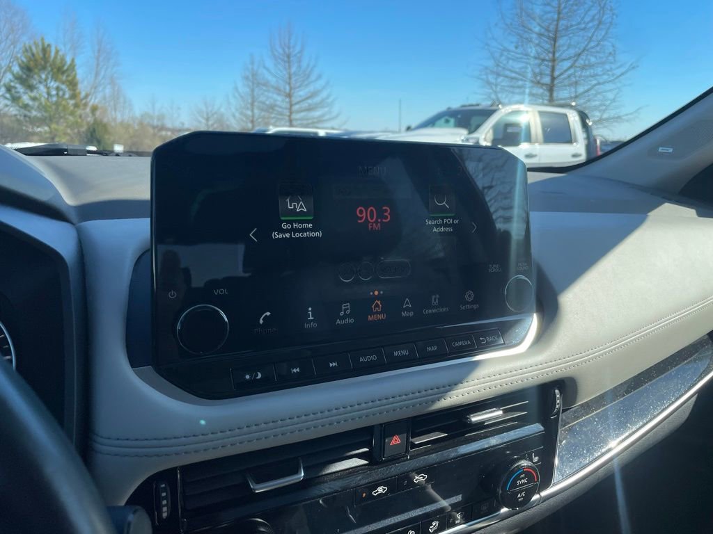 Used 2023 Nissan Rogue SL w/ SL Premium Package image 16