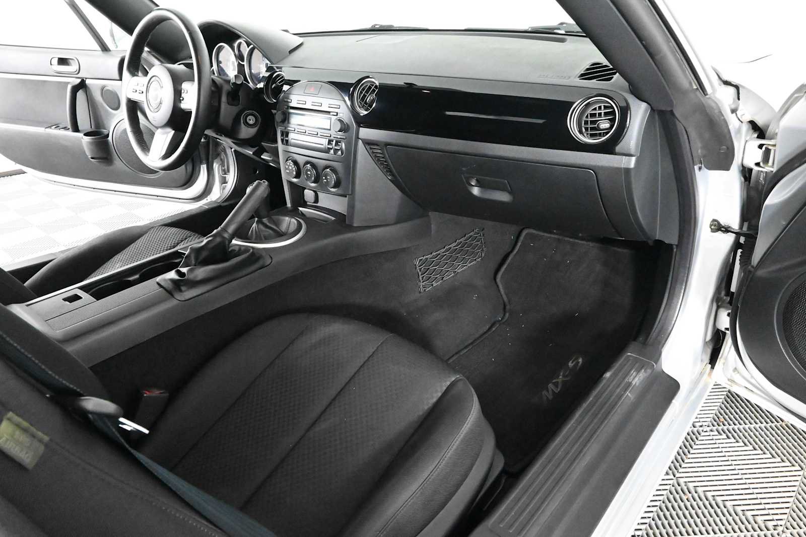 Used 2006 MAZDA MX-5 Miata Touring RWD image 10