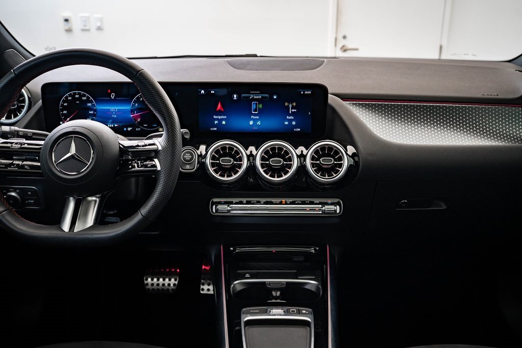 Certified 2025 Mercedes-Benz GLA 250 4MATIC image 31