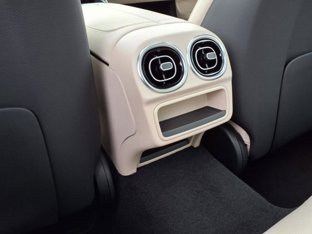 New 2025 Mercedes-Benz C 300 4MATIC Sedan image 19