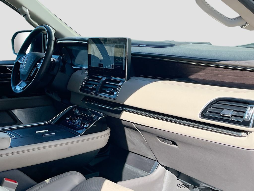 Used 2024 Lincoln Navigator Reserve image 33