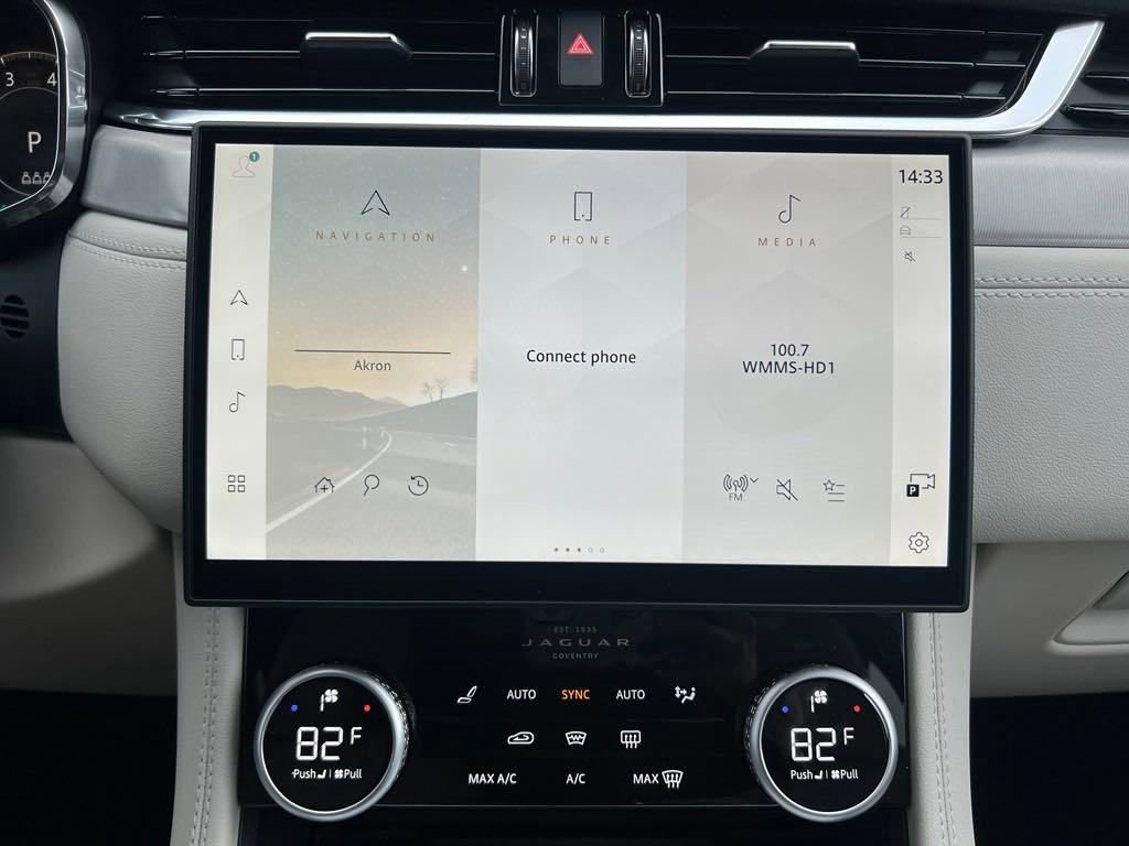 New 2025 Jaguar F-PACE R-Dynamic S image 22