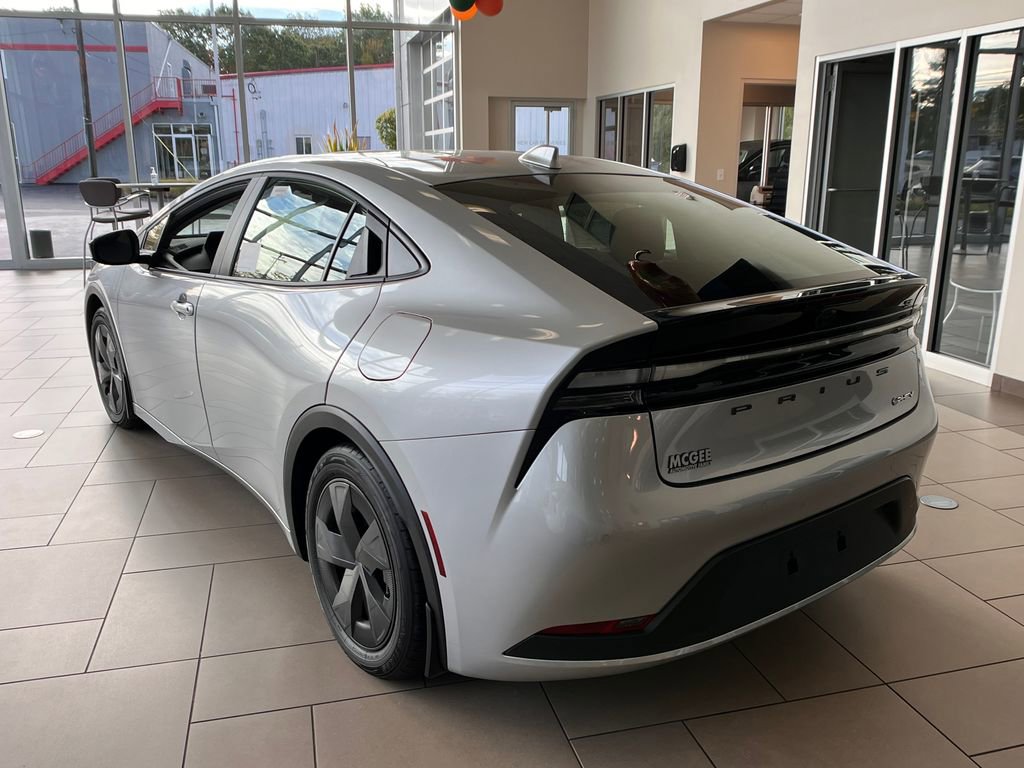 New 2025 Toyota Prius Plug-In Hybrid image 3