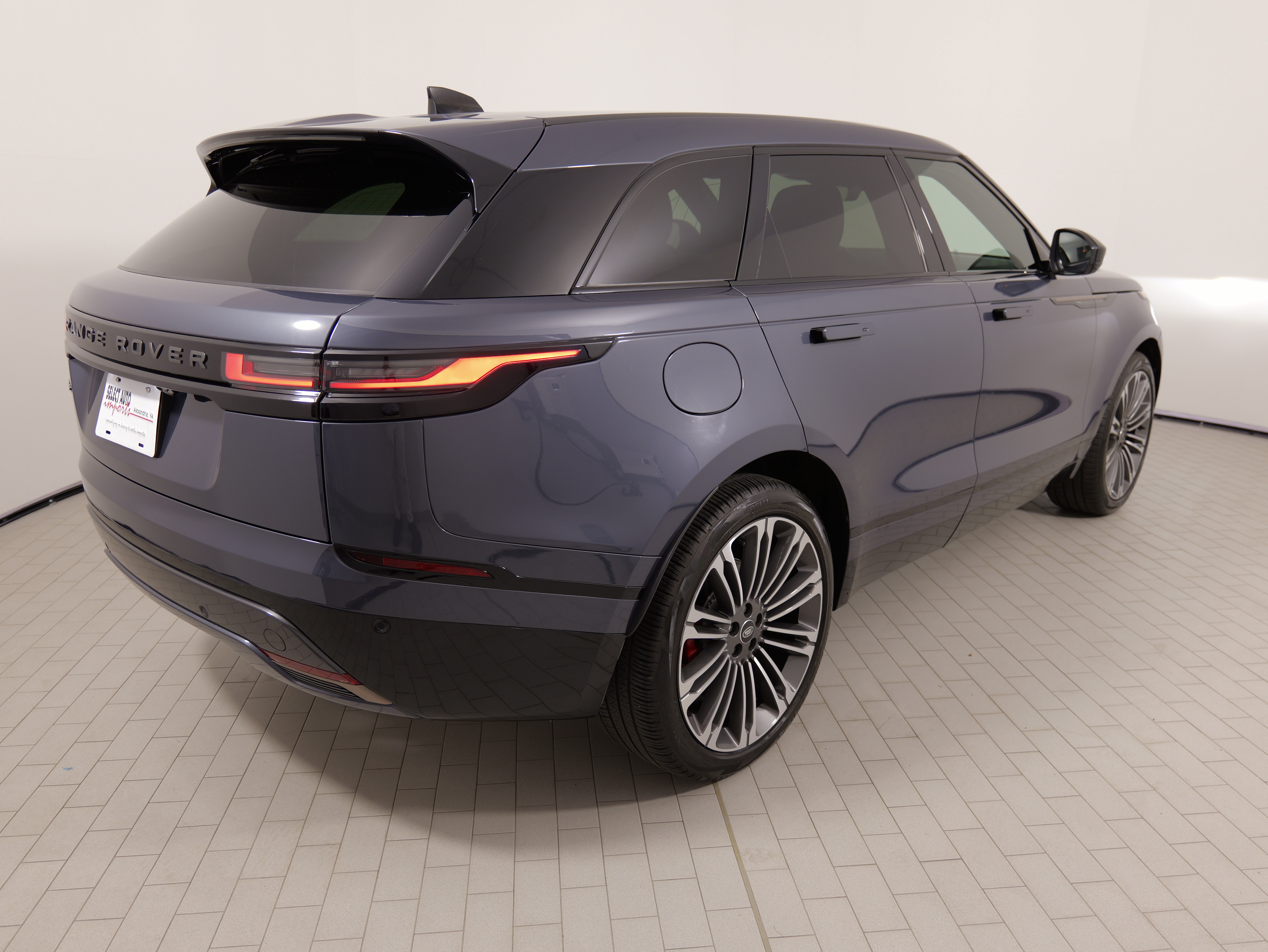 Used 2024 Land Rover Range Rover Velar Dynamic SE AWD/4WD image 12