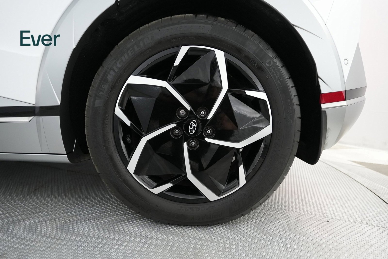 Used 2024 Hyundai Ioniq 5 Limited image 17