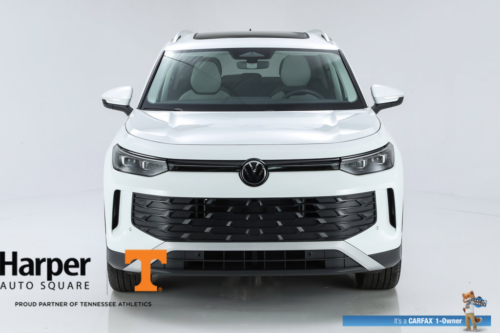 New 2025 Volkswagen Tiguan SE w/ Panoramic Sunroof Package AWD/4WD image 16