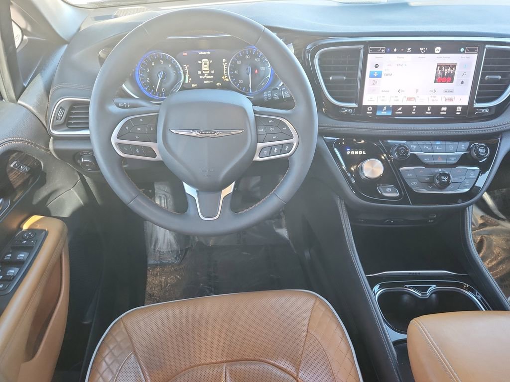 Used 2023 Chrysler Pacifica Pinnacle image 13