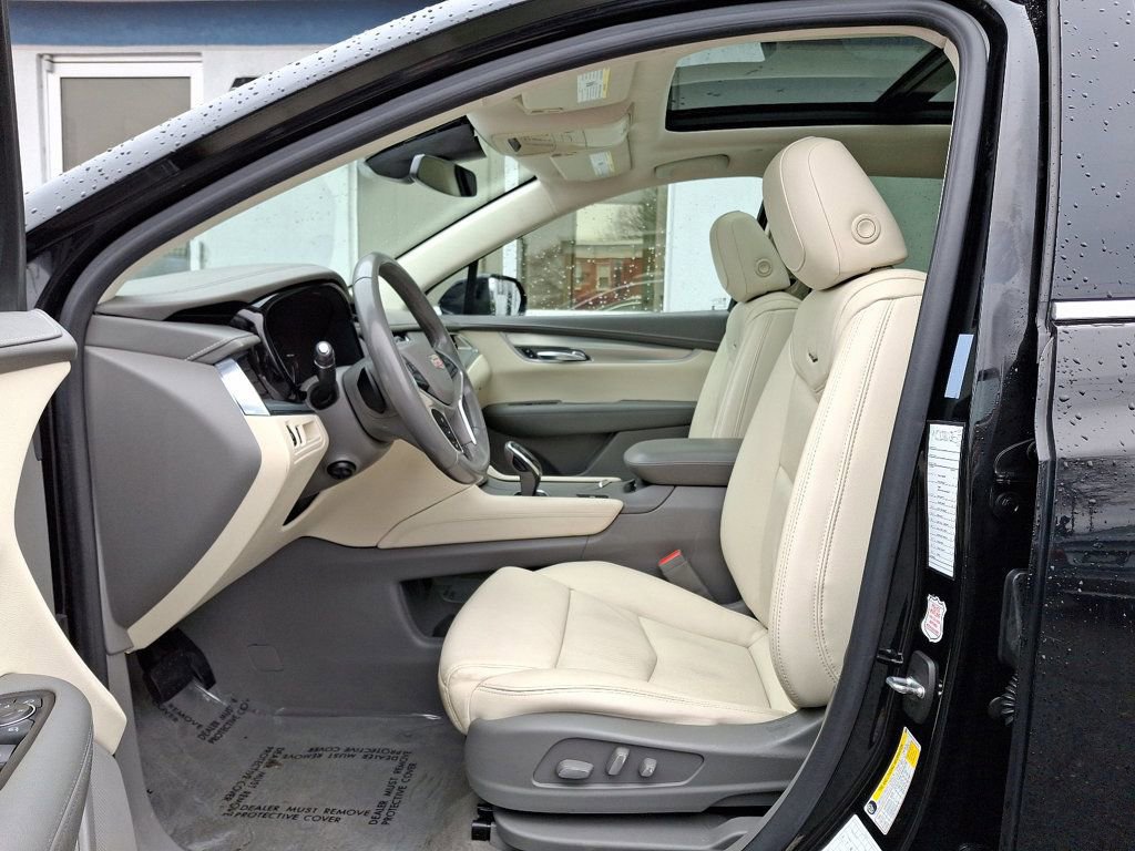 Used 2018 Cadillac XT5 Luxury w/ Driver Awareness Package image 13