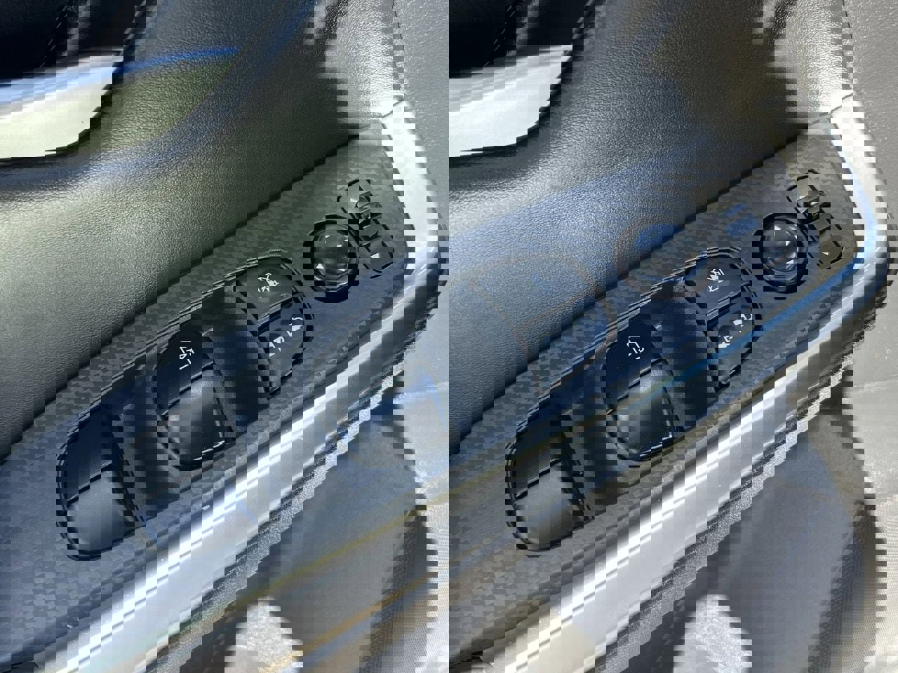 Certified 2025 Nissan Sentra SR image 29