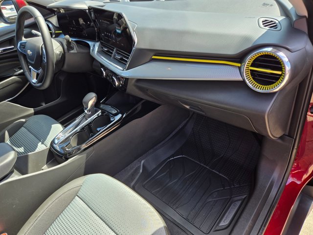 Used 2025 Chevrolet Trax LT w/ Driver Confidence Package image 20