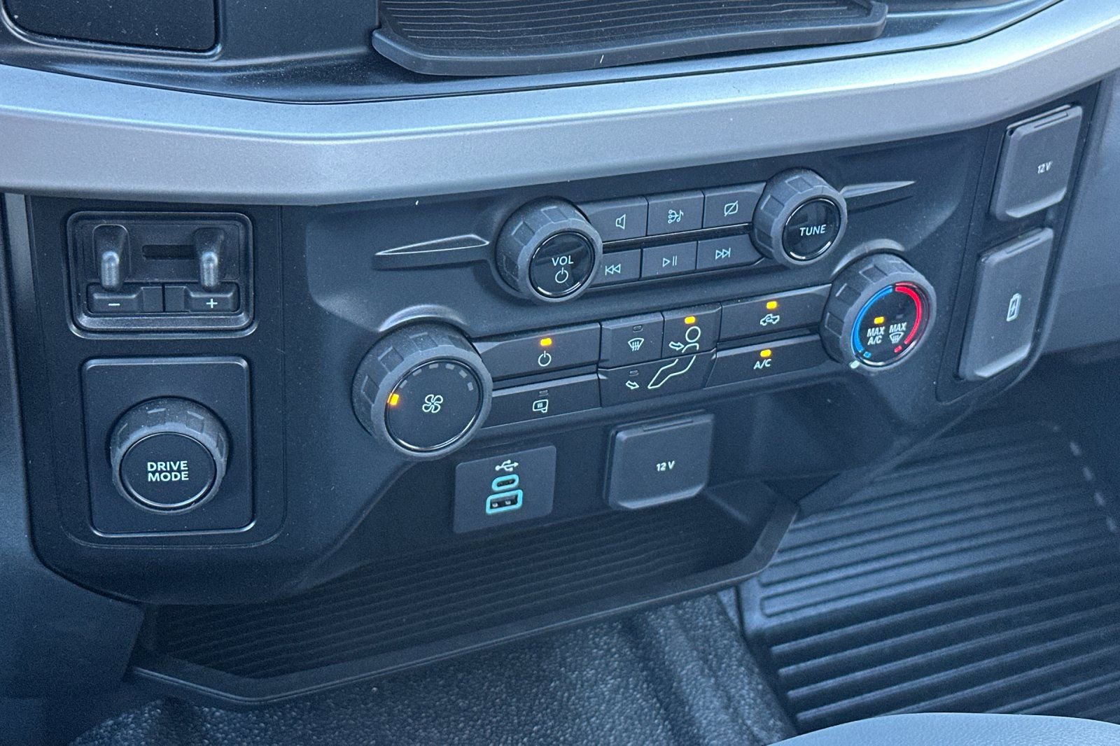 New 2024 Ford F550 2WD Regular Cab Super Duty image 18