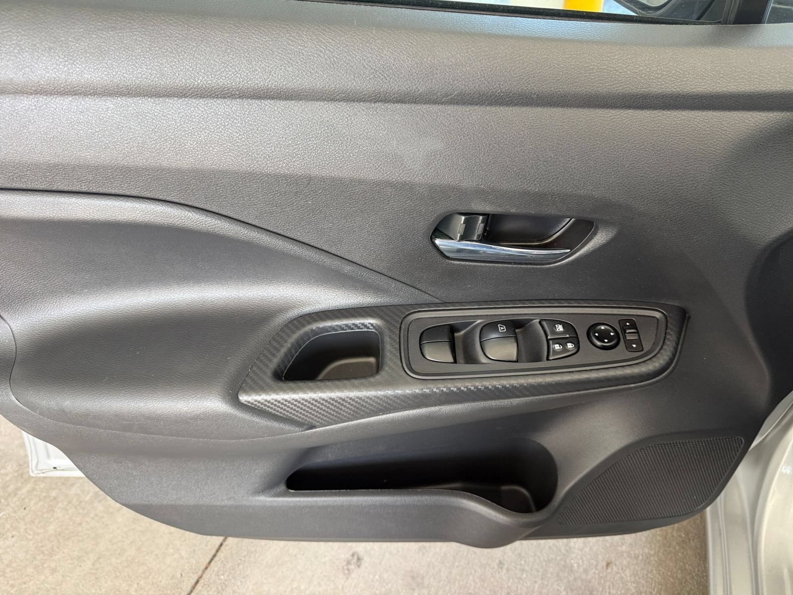Used 2025 Nissan Versa SV FWD image 18