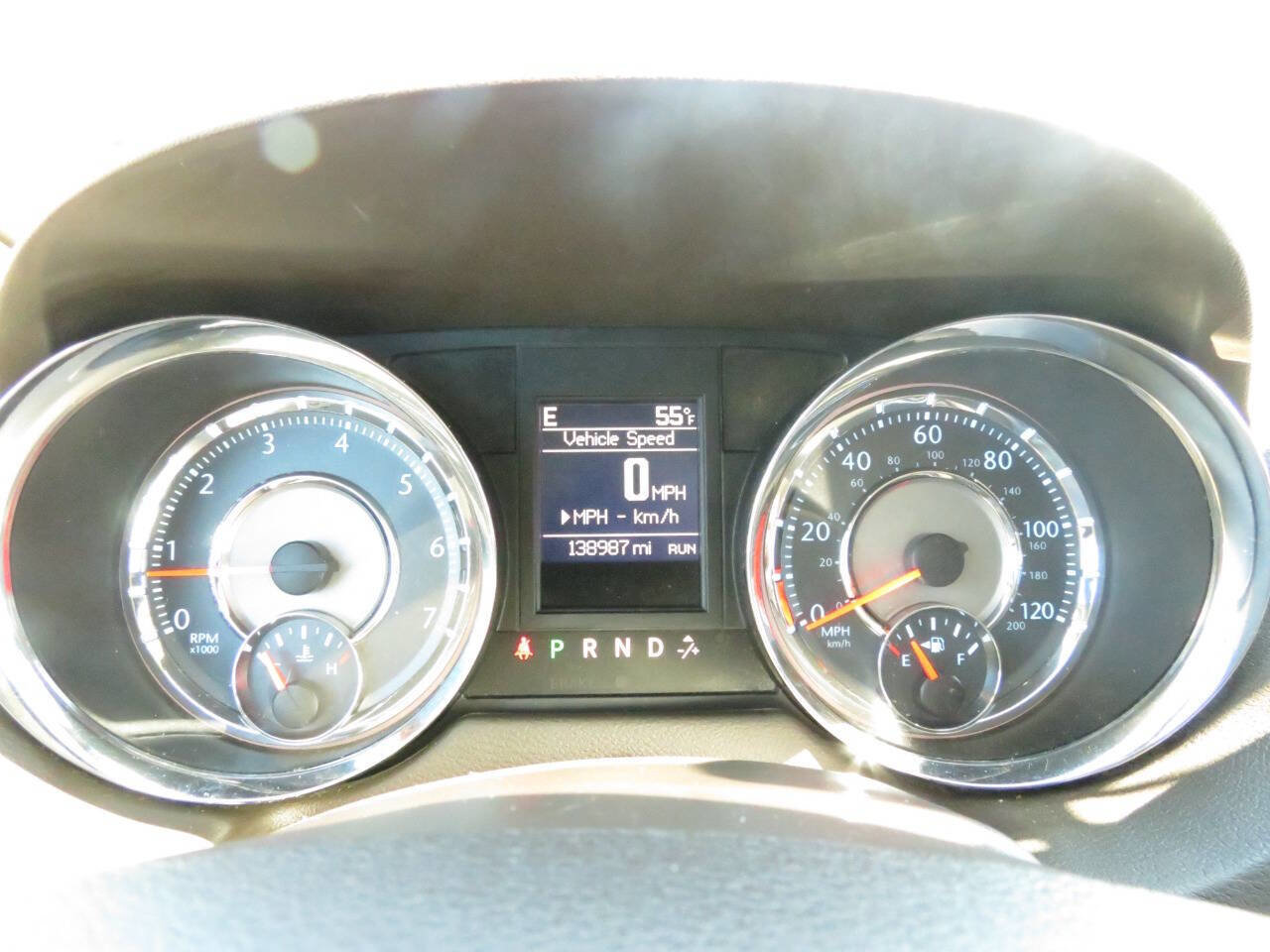 Used 2015 Chrysler Town & Country Touring-L w/ Driver Convenience Group FWD image 16