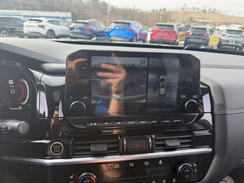 Used 2023 Nissan Pathfinder Platinum image 18