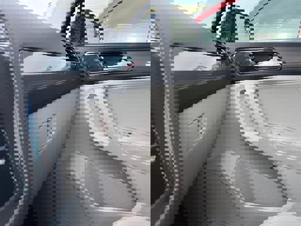 Certified 2022 Volkswagen Tiguan SE w/ Panoramic Sunroof Package image 23