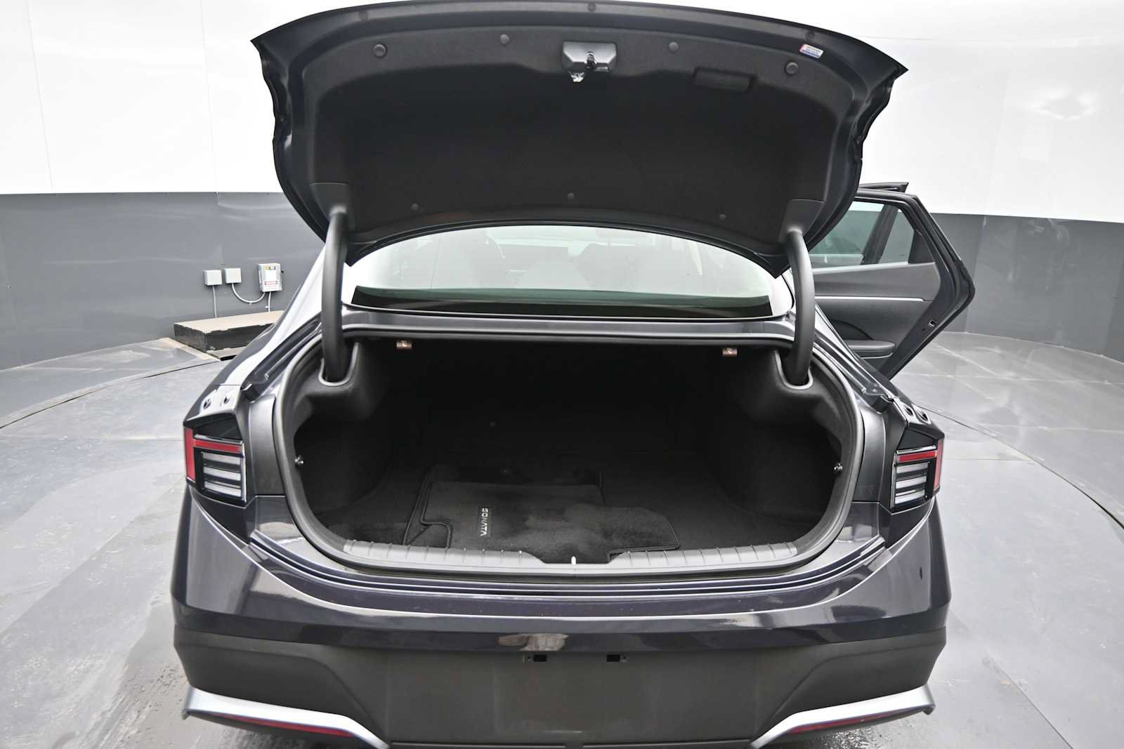 Used 2025 Hyundai Sonata SE FWD image 13