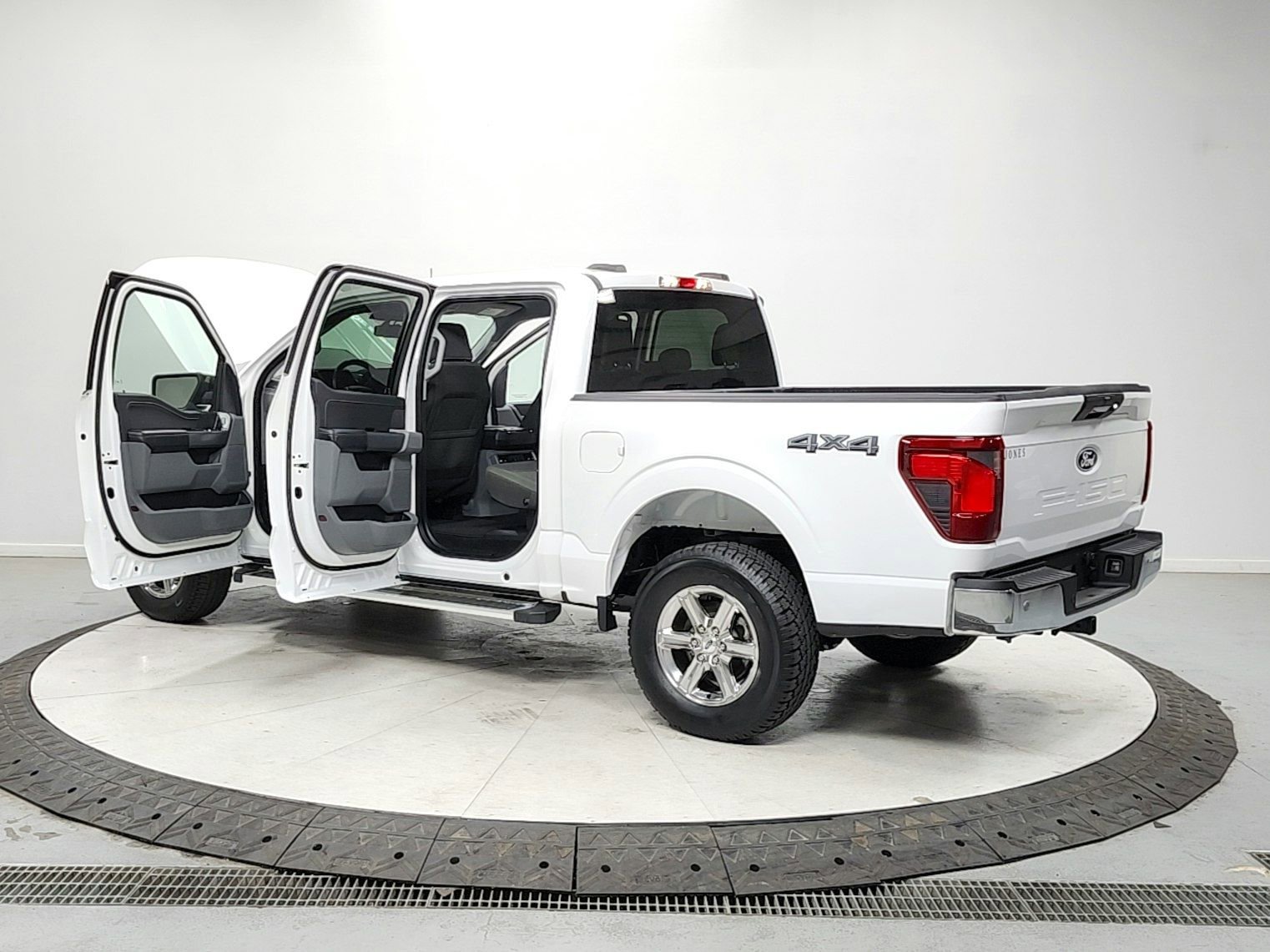 Used 2024 Ford F150 XLT w/ Mobile Office Package image 13