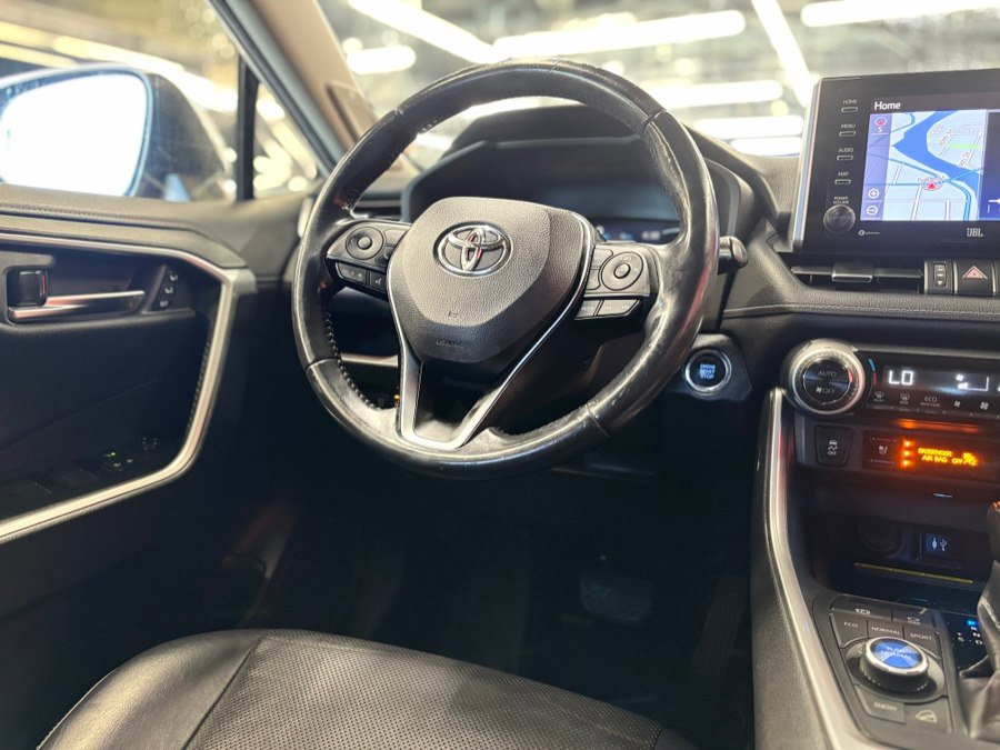 Used 2019 Toyota RAV4 Limited w/ Advanced Technology Package AWD/4WD image 24