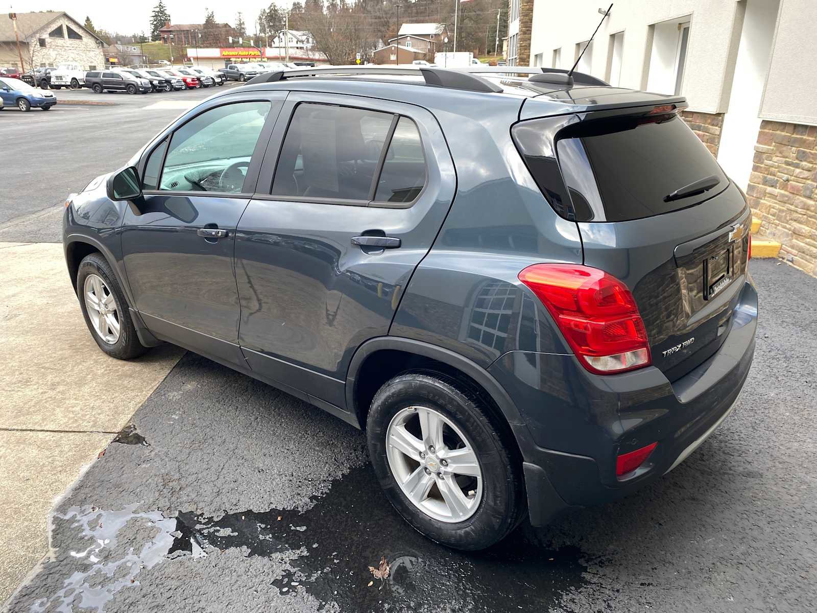 Used 2021 Chevrolet Trax LT w/ Driver Confidence Package AWD/4WD image 3
