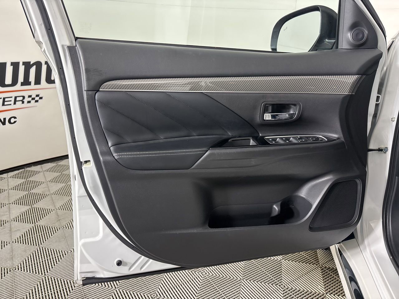 Used 2020 Mitsubishi Outlander SEL image 7