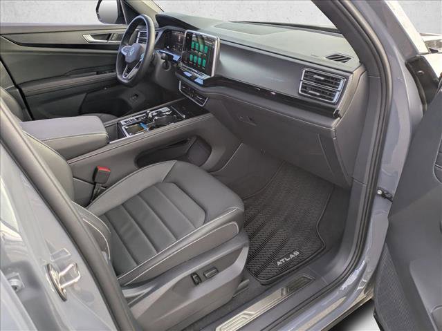Used 2025 Volkswagen Atlas Cross Sport SEL R-Line image 22