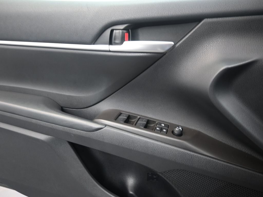 Used 2024 Toyota Camry SE image 12