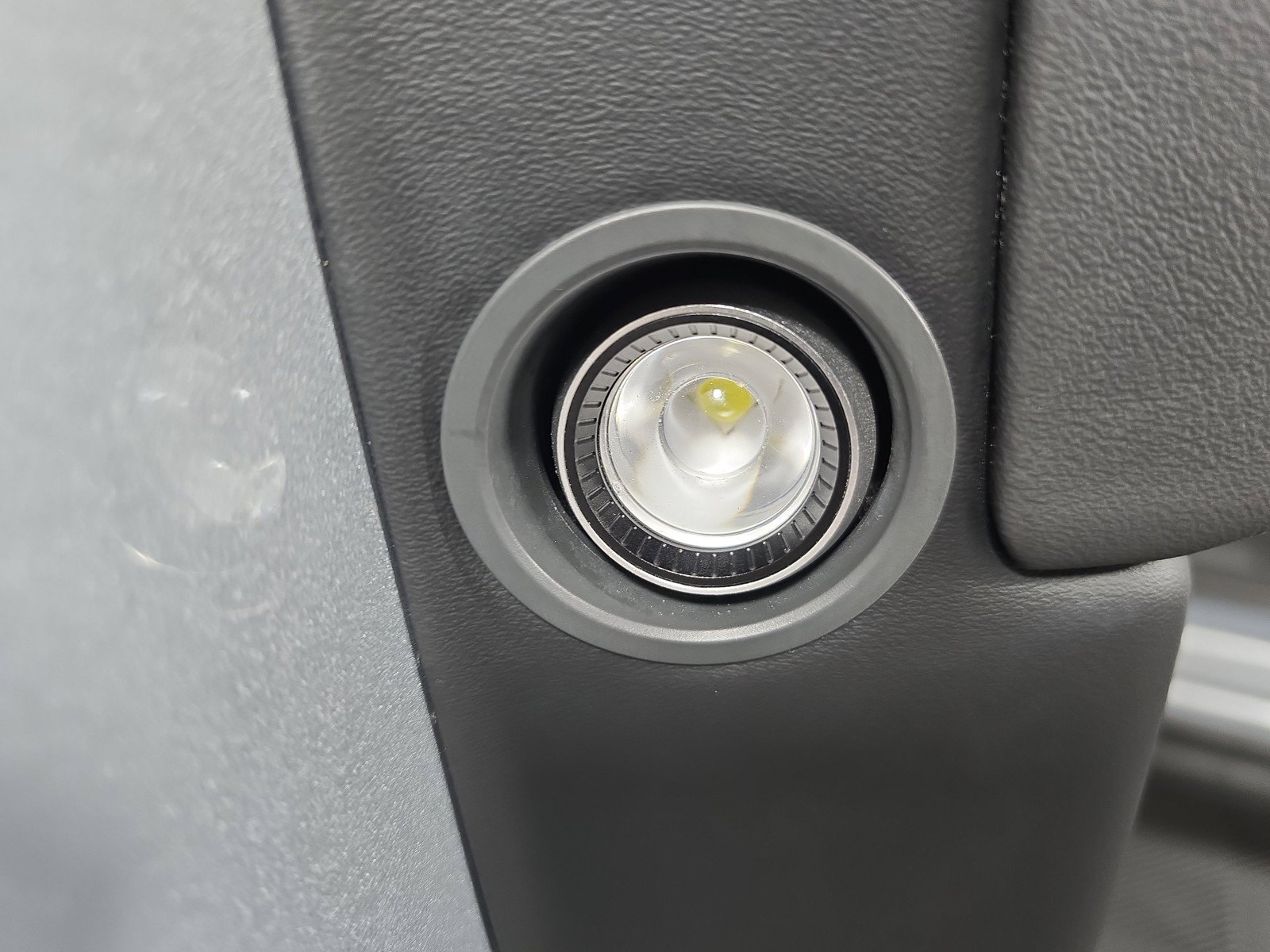 Used 2023 Rivian R1S Adventure AWD/4WD image 32