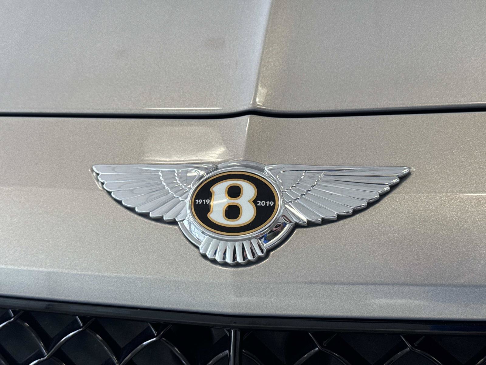 Used 2020 Bentley Bentayga Design Series AWD/4WD image 35