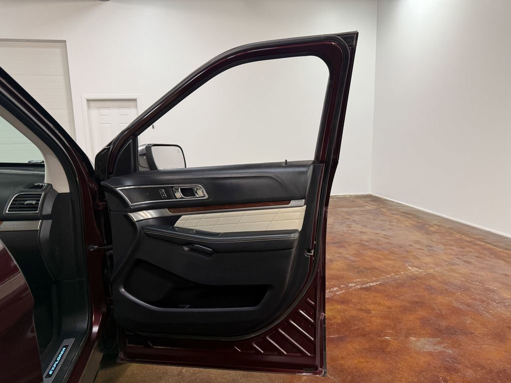 Used 2018 Ford Explorer Platinum AWD/4WD image 61