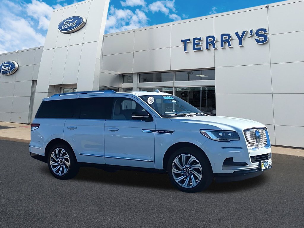 Used 2024 Lincoln Navigator Reserve AWD/4WD image 1