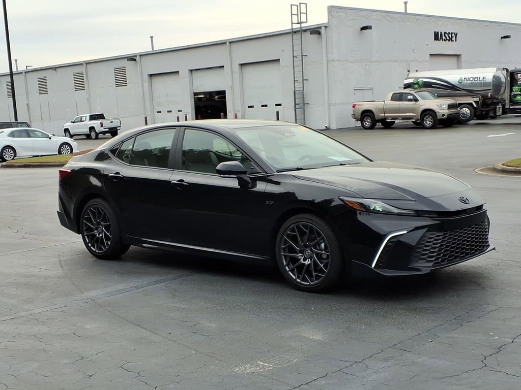 Used 2025 Toyota Camry SE w/ Convenience Package image 1