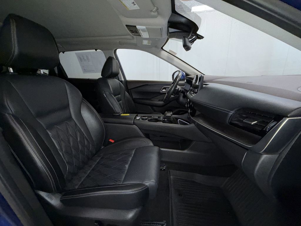 Used 2021 Nissan Rogue Platinum image 17