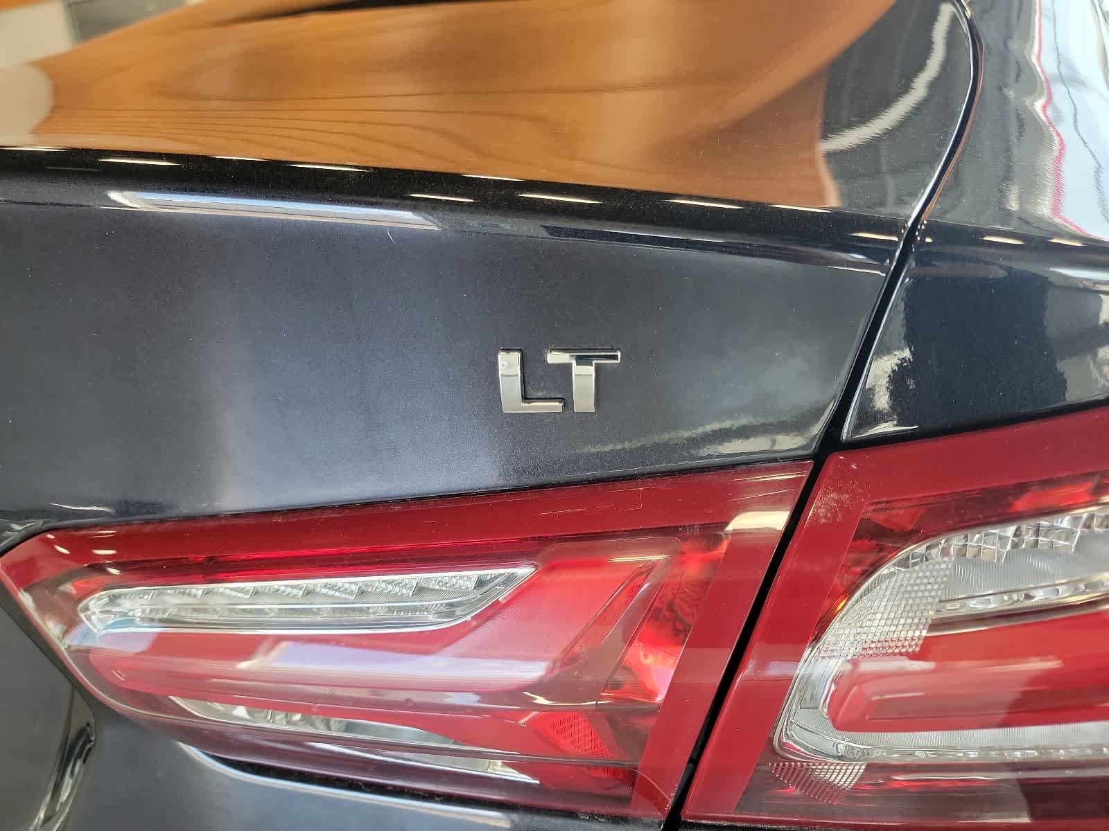 Used 2022 Chevrolet Malibu LT FWD image 7