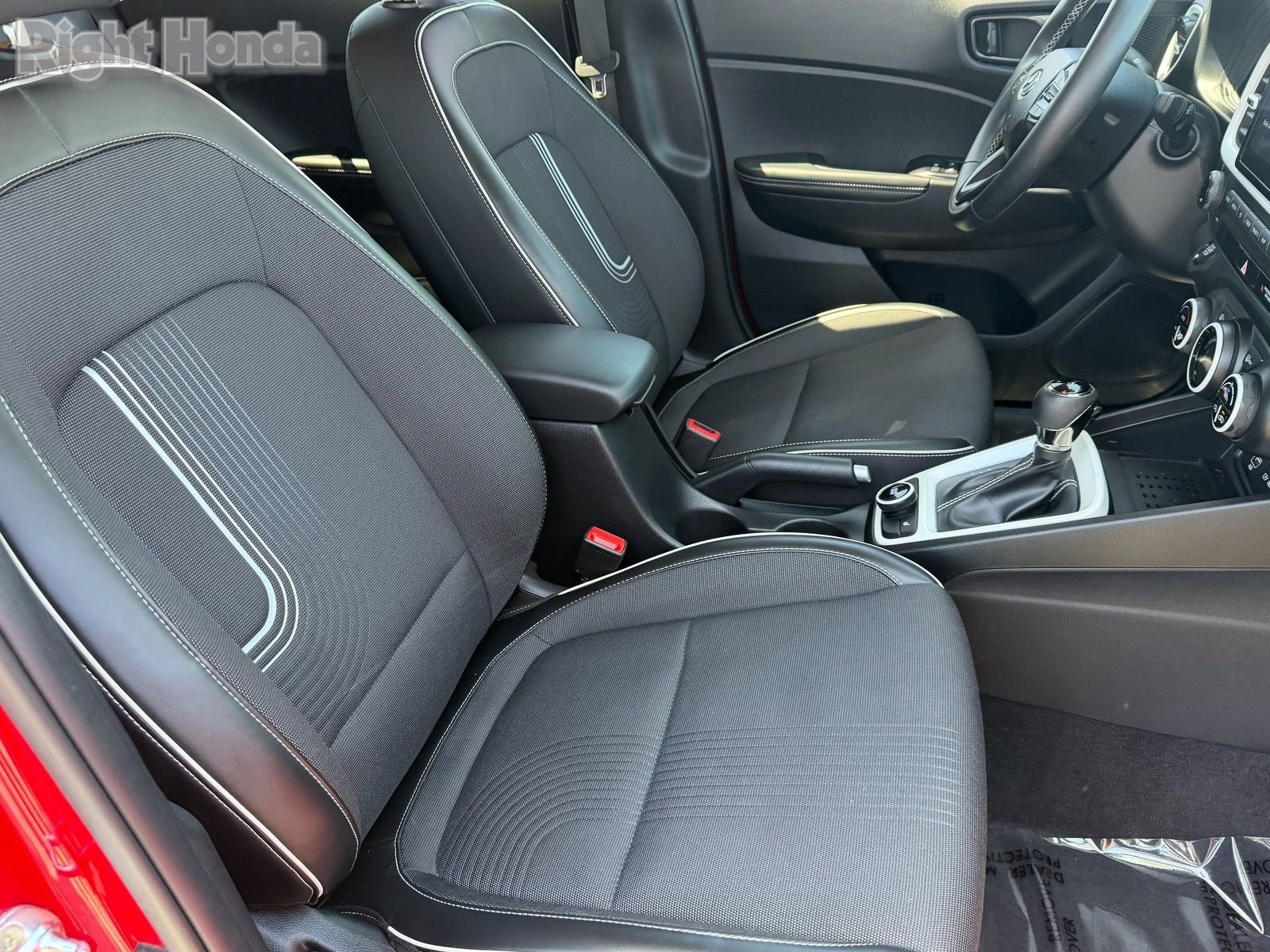 Used 2023 Hyundai Venue Limited FWD image 12
