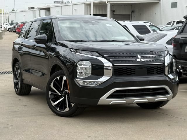 Used 2024 Mitsubishi Outlander SE FWD image 2
