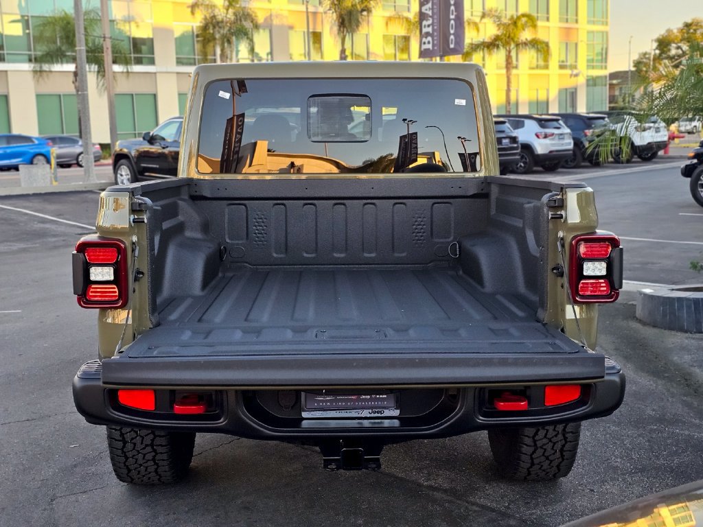 New 2026 Jeep Gladiator Rubicon w/ Steel Power Dome Hood Package AWD/4WD image 7