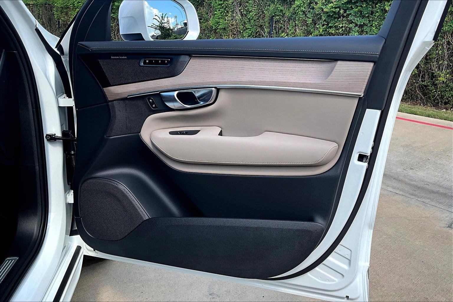 New 2026 Volvo XC90 B6 Ultra w/ Protection Package Premier image 13