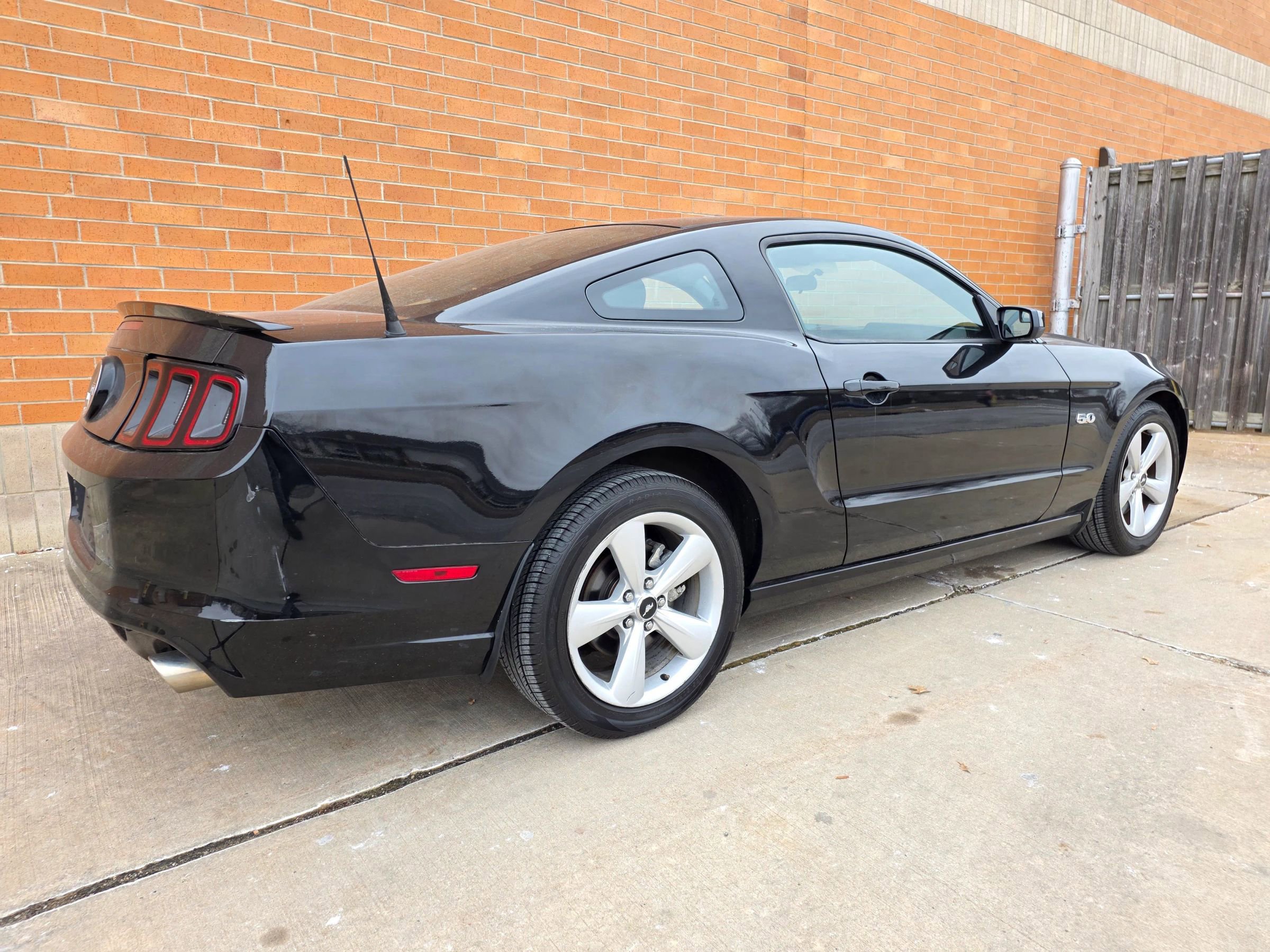 Used 2014 Ford Mustang GT RWD image 6