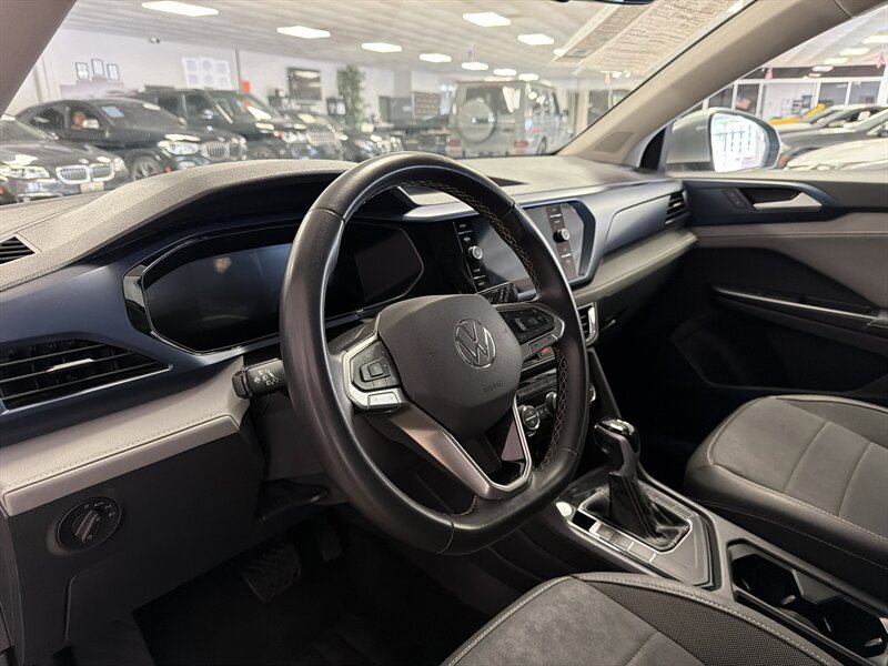 Used 2024 Volkswagen Taos SE FWD image 15