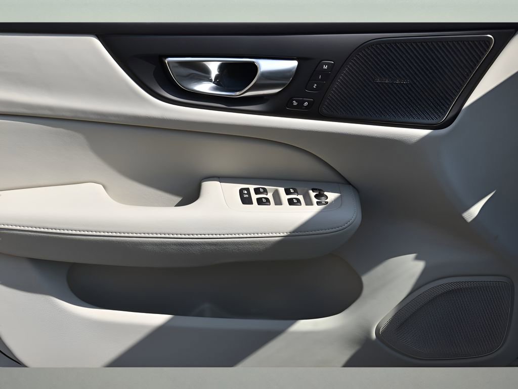 Certified 2026 Volvo V60 B5 Cross Country Plus w/ Protection Package Premier AWD/4WD image 27